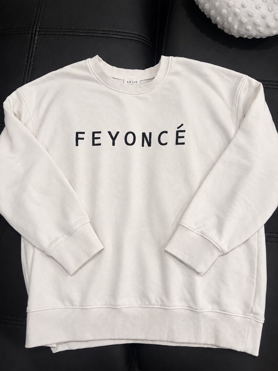Tops - FEYONCÉ sweatshirt